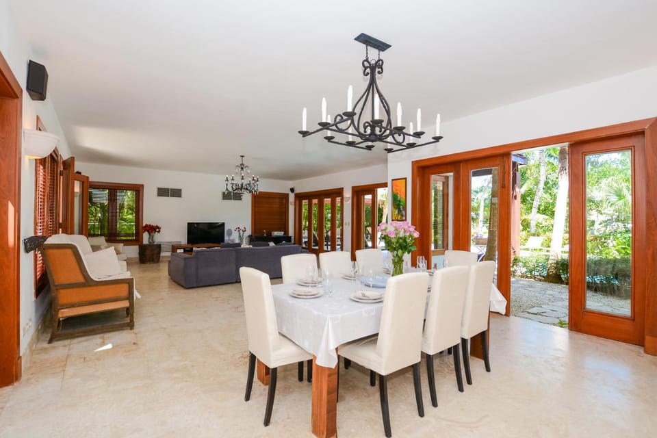 Living room, Dining area, Garden view