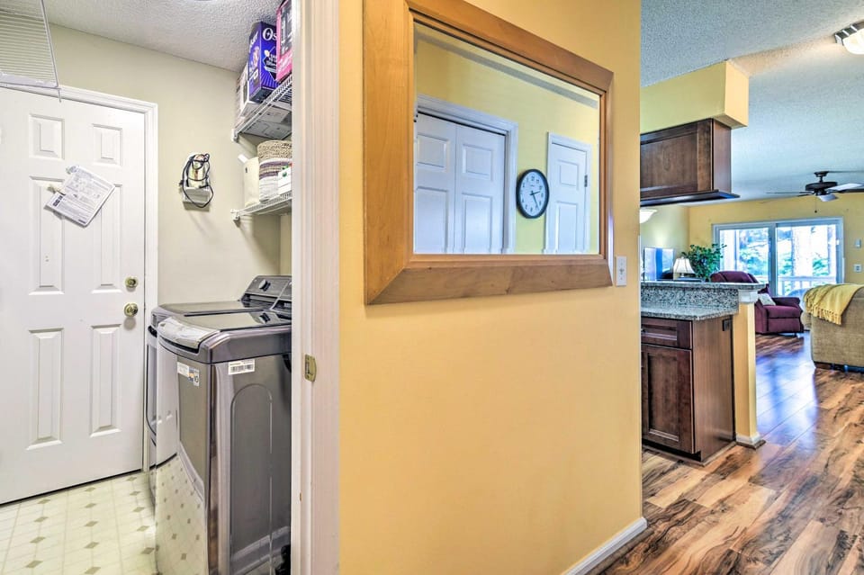 Pool, Patio and Golf Course Views Myrtle Beach Gem Apartment in Carolina Forest