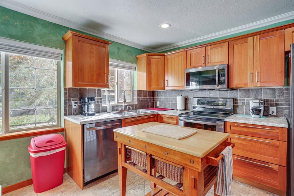 2 Mi to Dtwn Ogden: All-Season Home Near Skiing House in Ogden