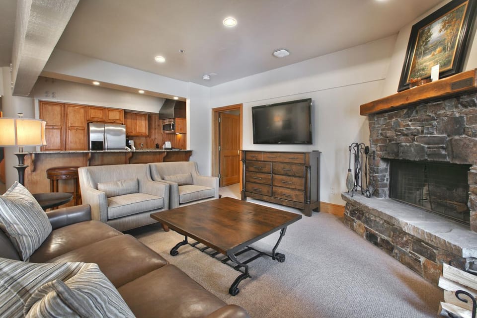 Luxury Two Bedroom Suite with Hot Tub Apartment in Deer Valley