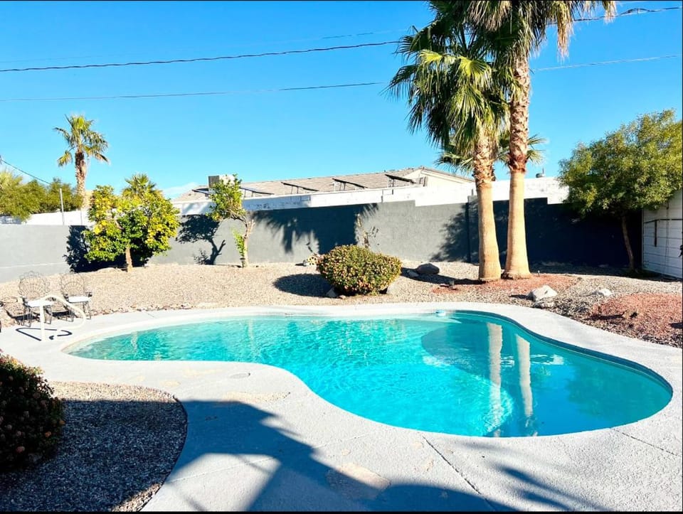 Spacious Getaway! Pool, Spa, Sleeps 9 House in Lake Havasu City