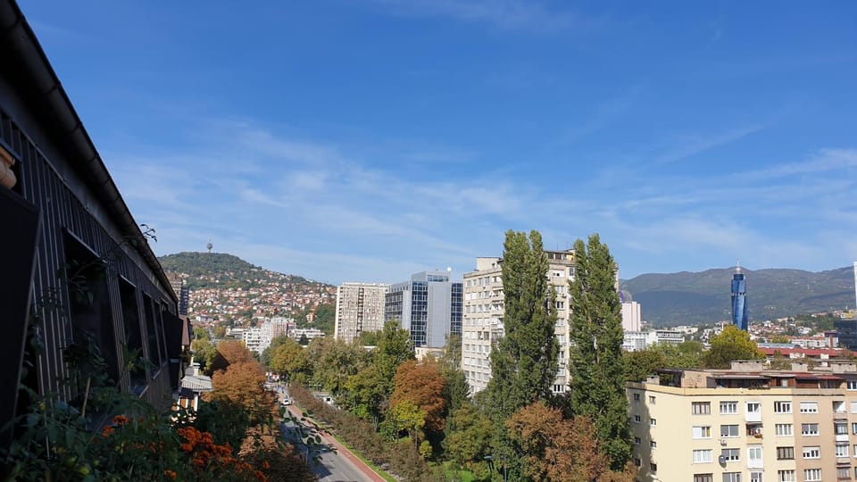Property building, Nearby landmark, Day, Neighbourhood, Natural landscape, City view, Mountain view, Street view
