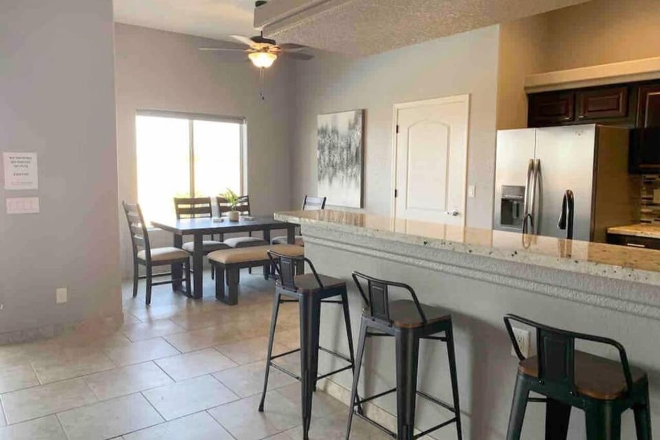 Havasu Retreat! Pool, Spa, Gym & View House in Lake Havasu City