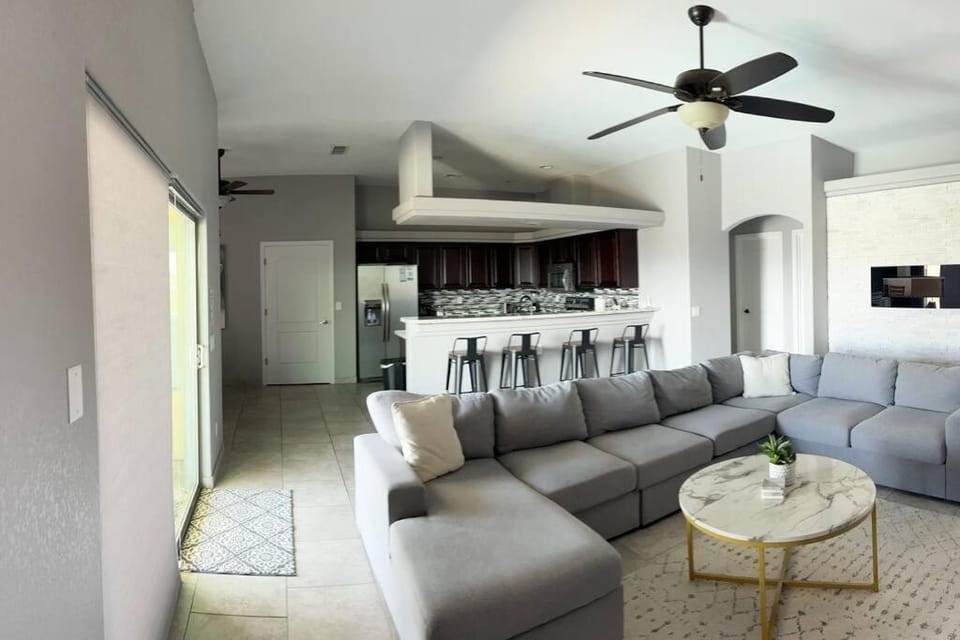 Havasu Retreat! Pool, Spa, Gym & View House in Lake Havasu City