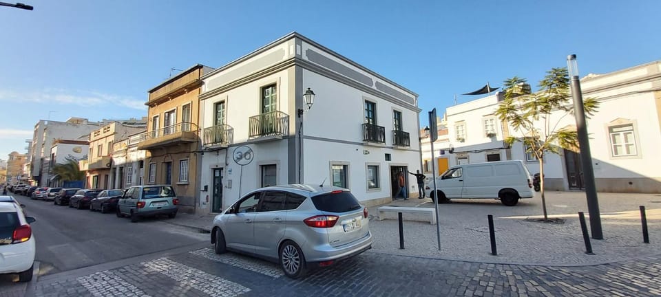 Property building, Neighbourhood, Street view, Location, Parking