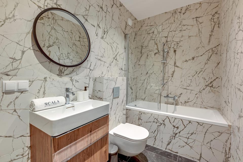 Shower, Toilet, Bathroom, Bath, towels