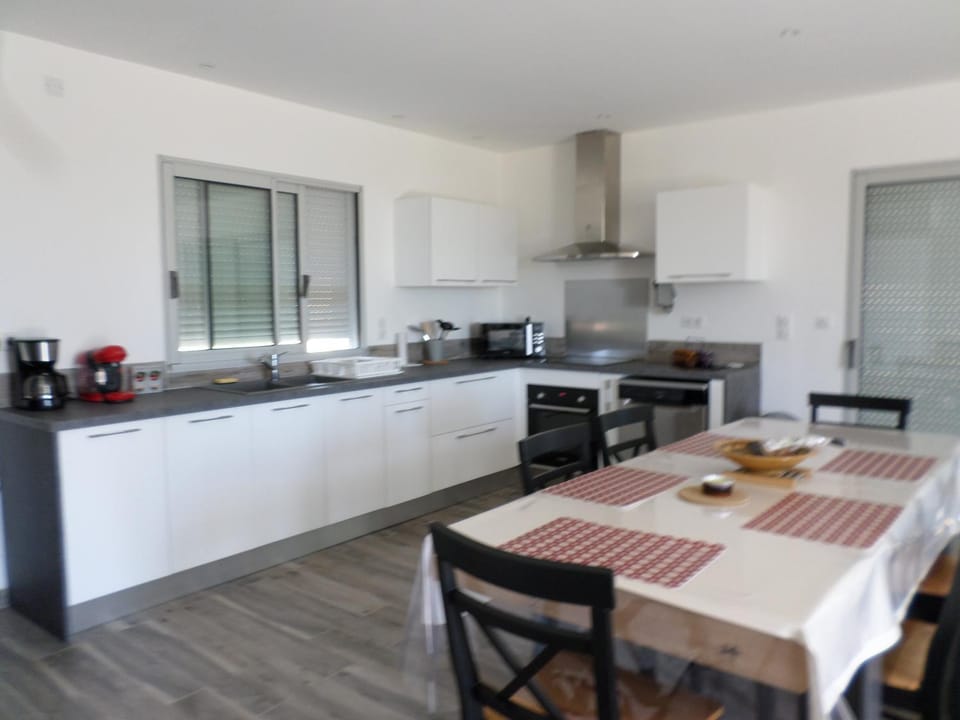 Kitchen or kitchenette, Dining area, dishwasher, oven, stove, toaster