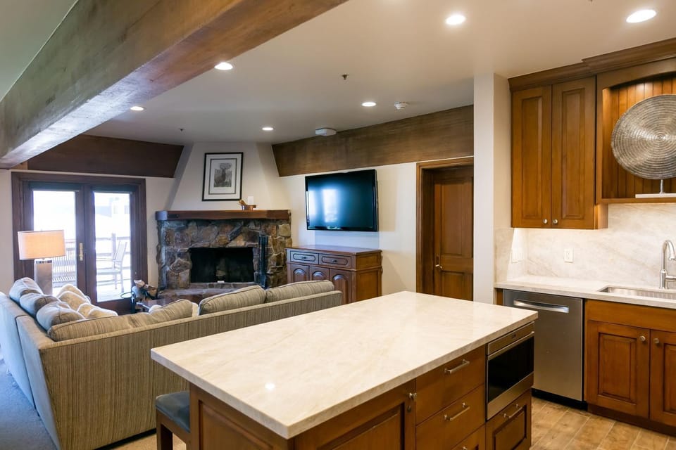 Luxury One Bedroom with Hot Tub Apartment in Deer Valley
