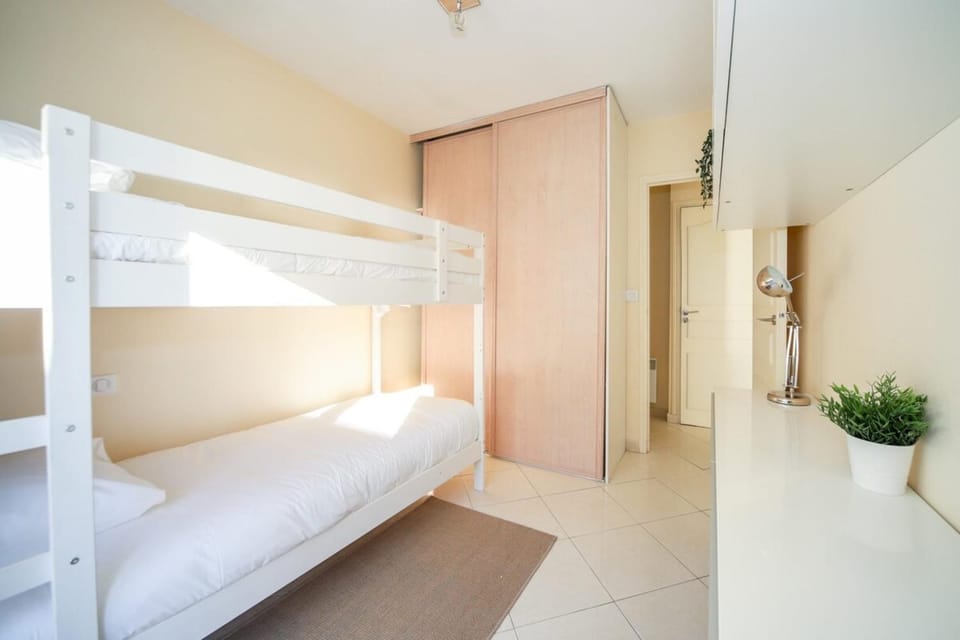 Patio, Bed, Photo of the whole room, Bedroom, bunk bed, towels, wardrobe, air conditioner