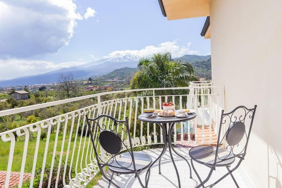 Patio, Spring, Day, Natural landscape, View (from property/room), Balcony/Terrace, Dining area, Mountain view