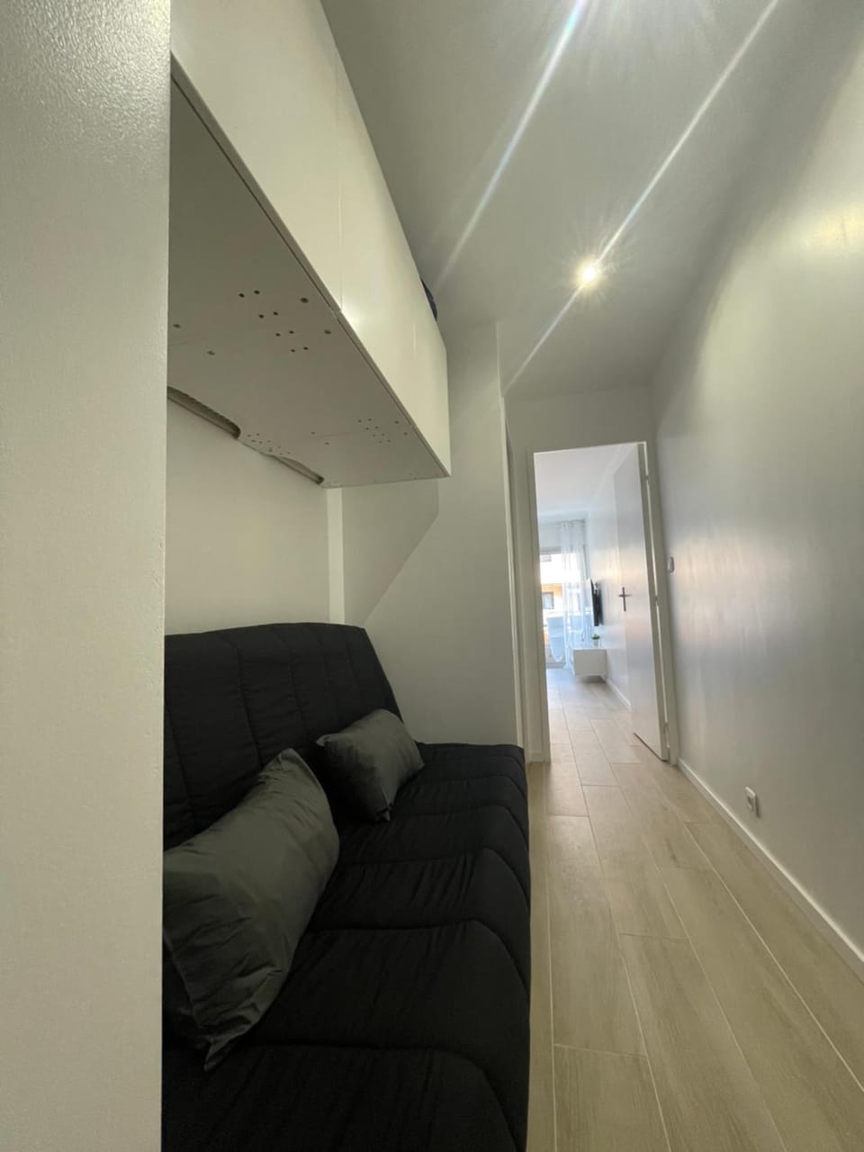 Bed, Seating area