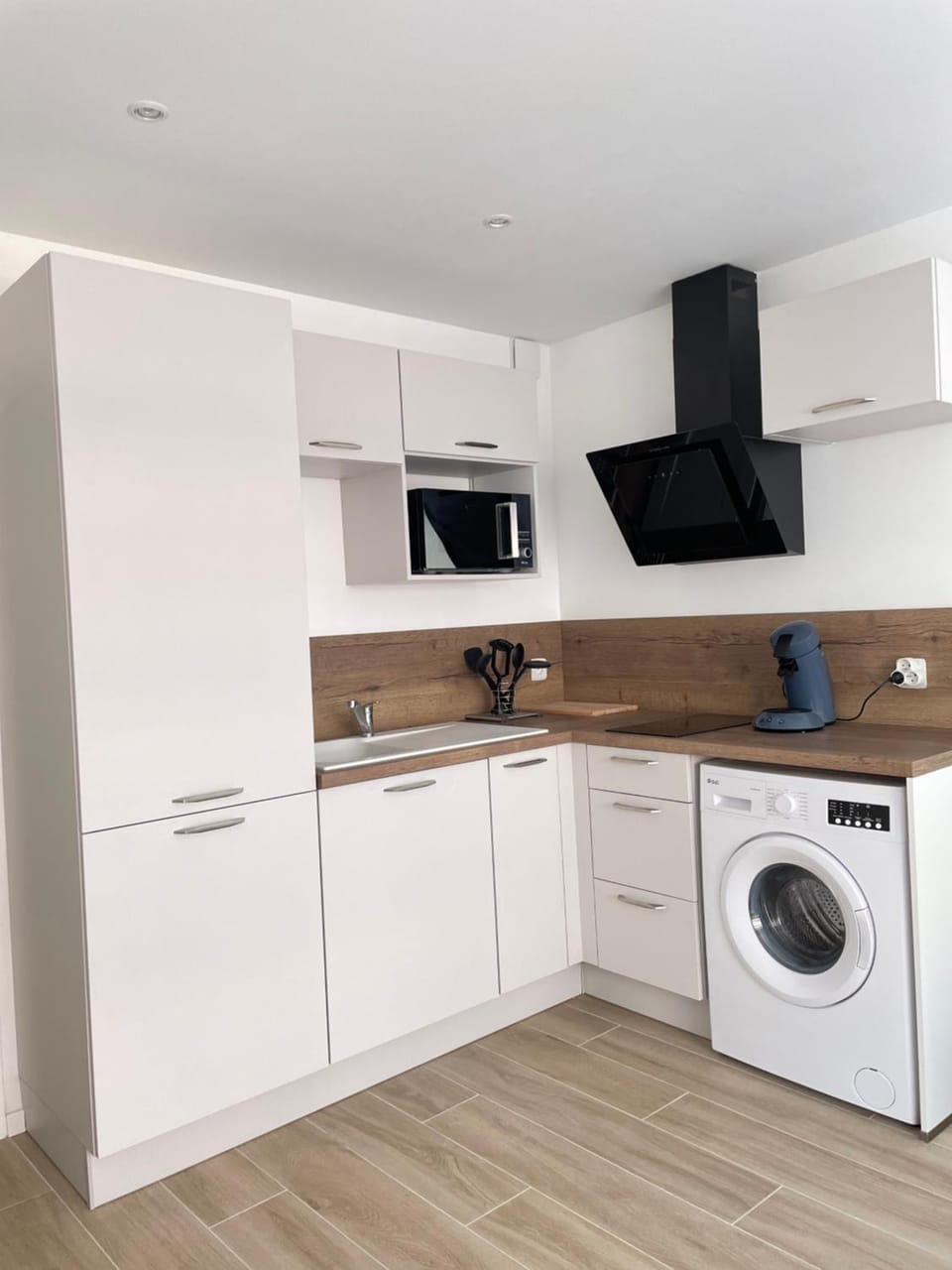 minibar, stove, washing machine, kitchen
