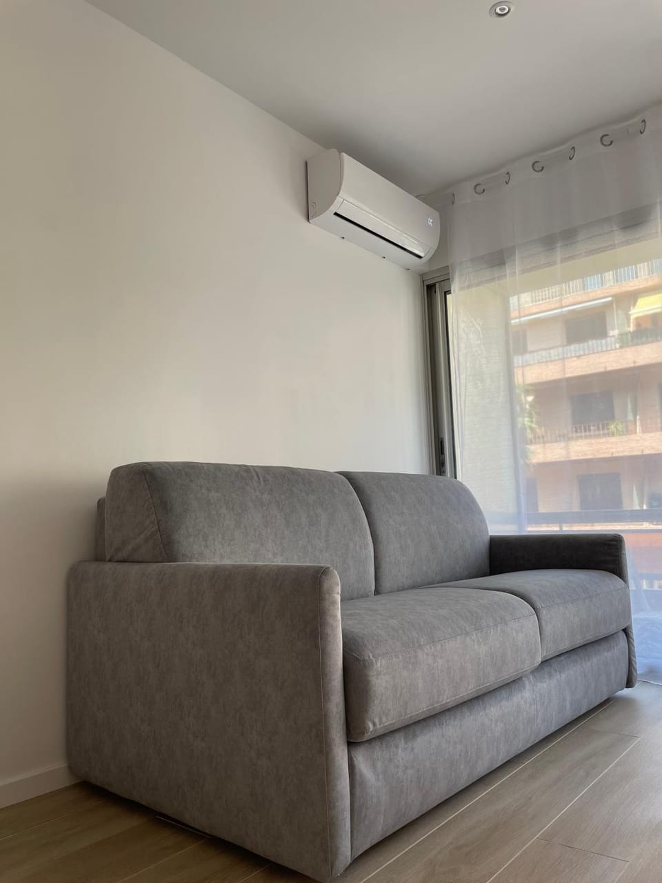 Living room, Seating area, air conditioner