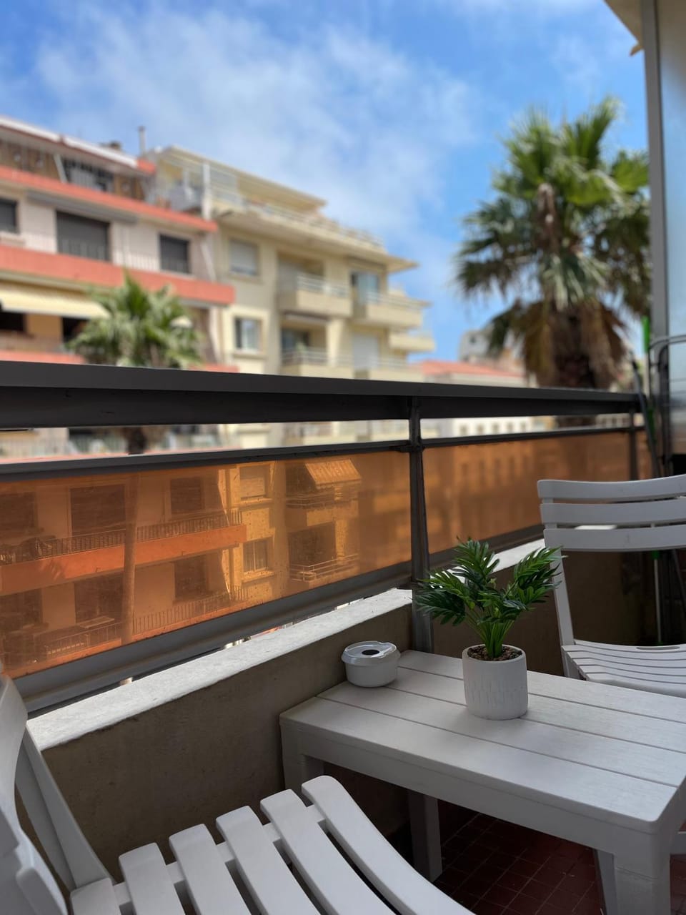 Property building, Day, Garden, Balcony/Terrace, Balcony/Terrace