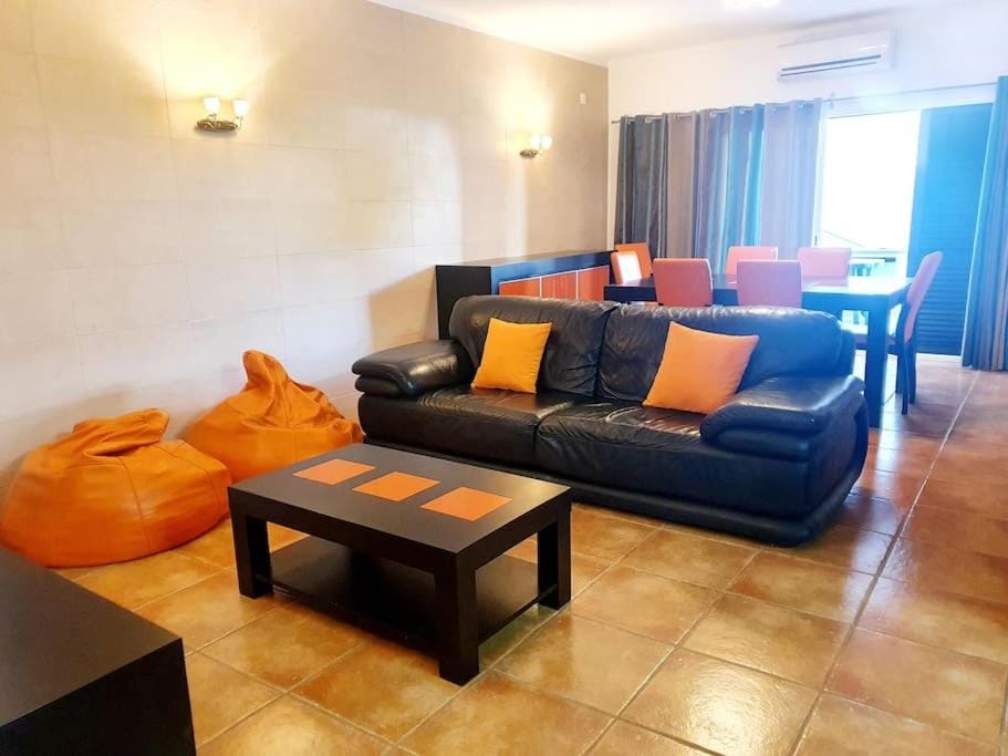 LOVELY BEACH HOUSE moradia V4 com piscina House in Faro District