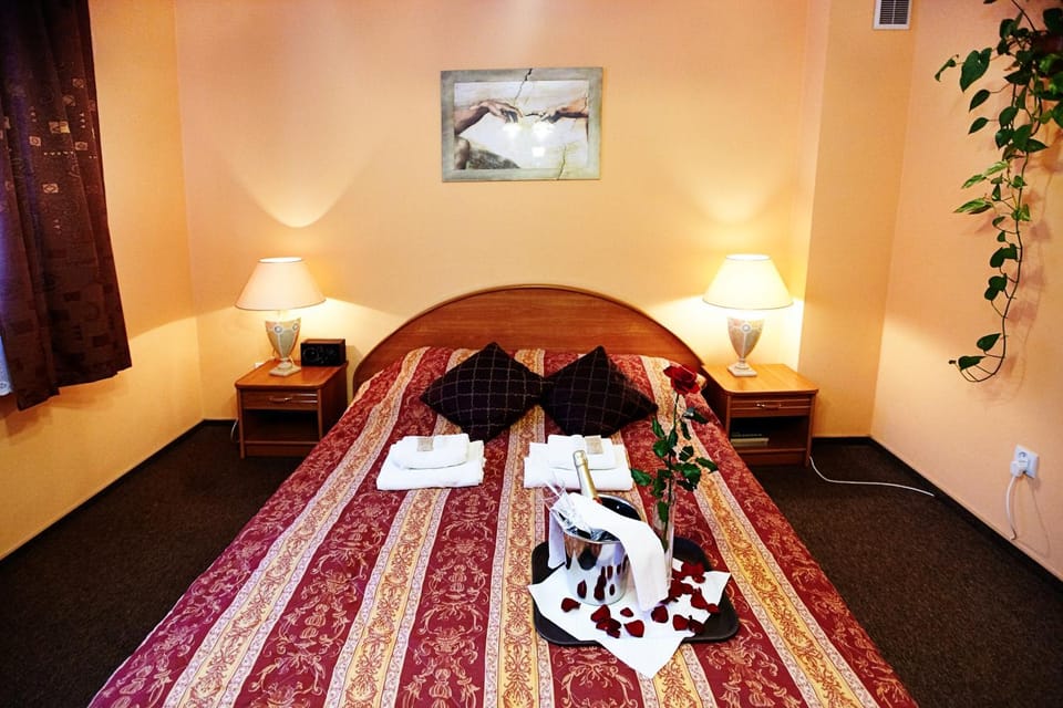 Bed, Photo of the whole room, Decorative detail