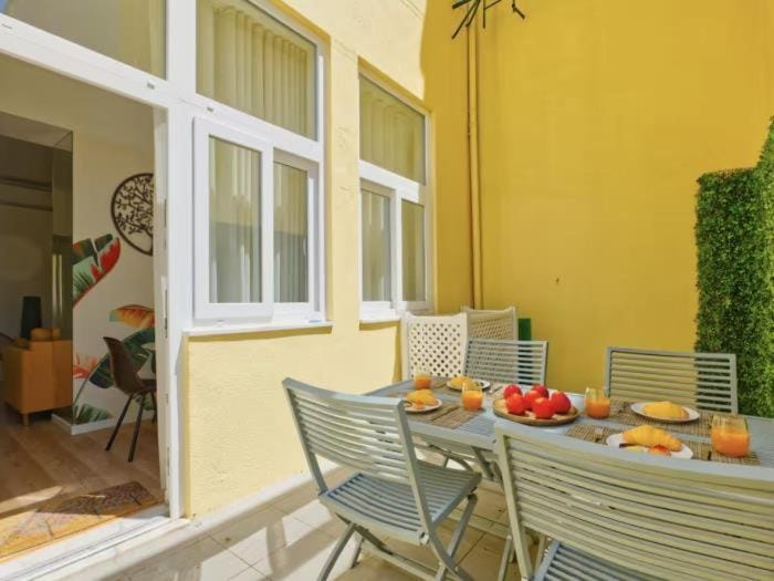 Vita Portucale ! Ajuda Muse with Terrace & AC Apartment in Lisbon