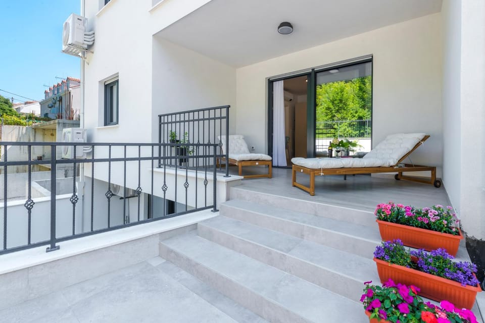 Patio, Garden, Balcony/Terrace, Garden view, sunbed