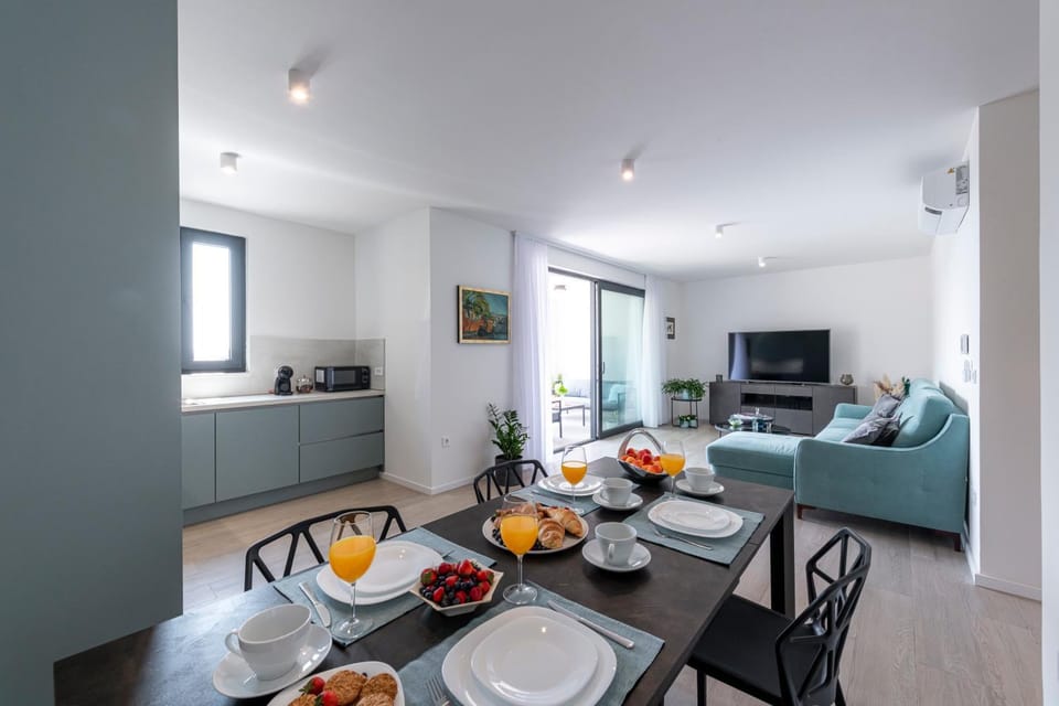 Kitchen or kitchenette, Living room, Seating area, Dining area, minibar