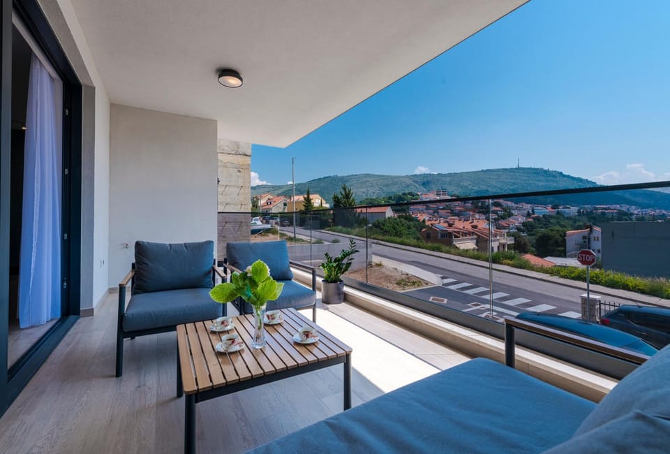 Day, Balcony/Terrace, Seating area, Mountain view