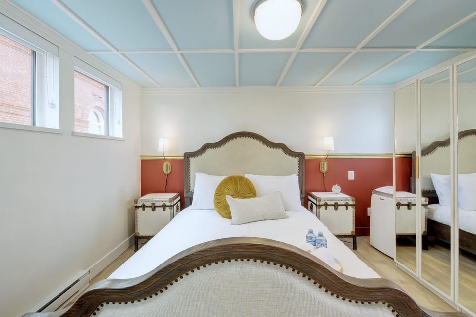Bed, Photo of the whole room, Bedroom
