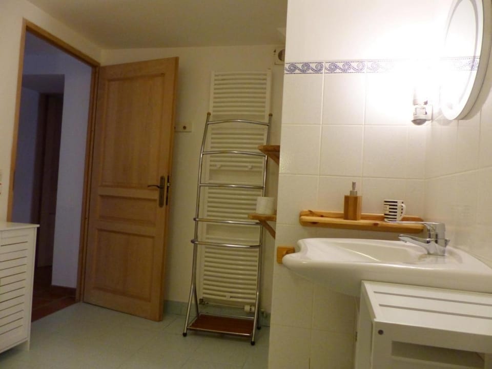Grand gîte restauré avec climatisation, idéal pour familles - FR-1-489-392 House in Auvergne-Rhône-Alpes