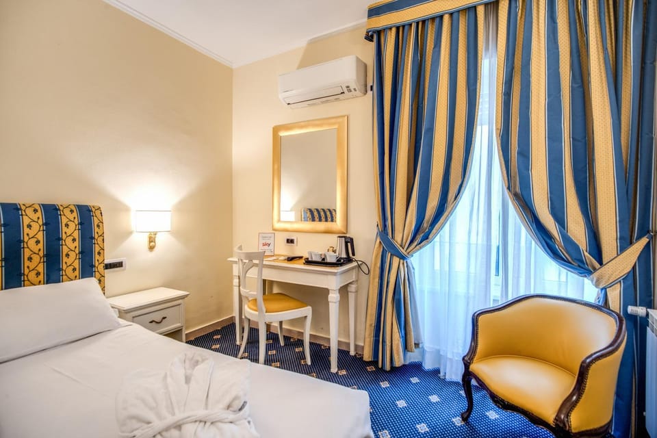 Bed, Photo of the whole room, Bedroom, air conditioner