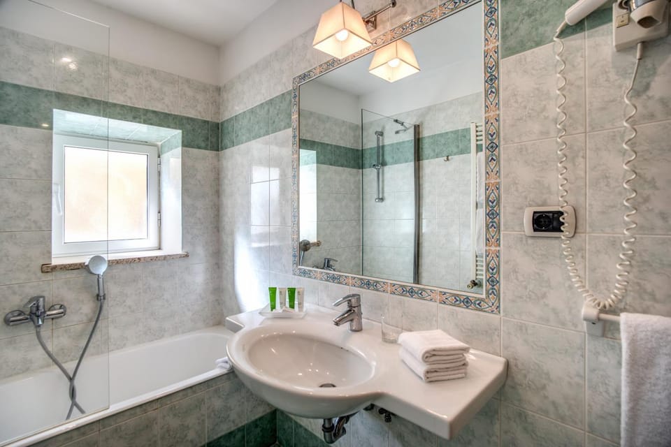 Toilet, Bathroom, towels