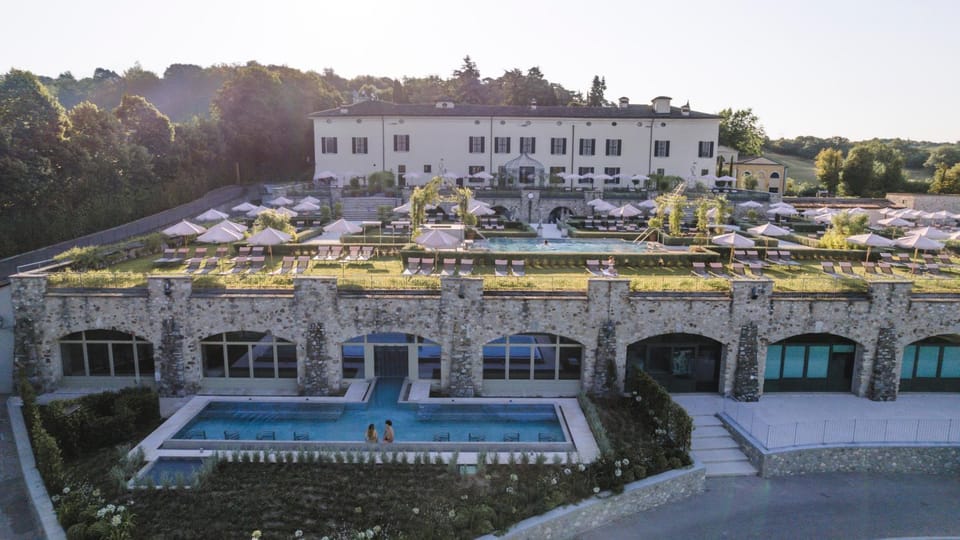 Property building, Hot Tub