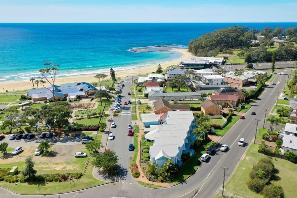 Property building, Neighbourhood, Natural landscape, Bird's eye view, Sea view