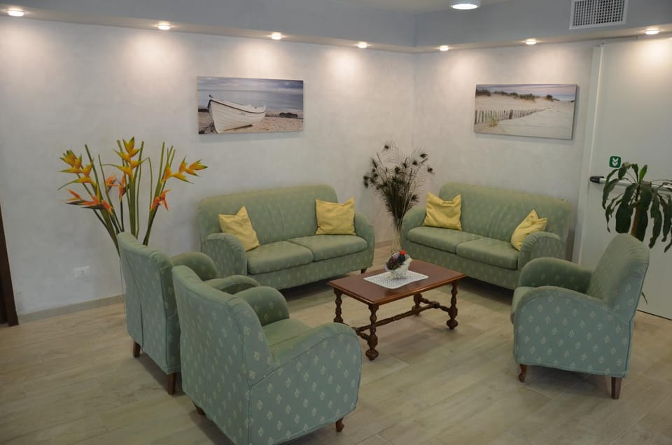 Communal lounge/ TV room