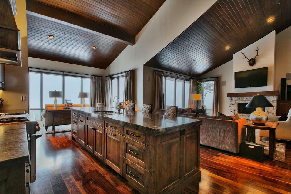 Premium Luxury Three Bedroom Suite with Two Hot Tubs Apartment in Deer Valley