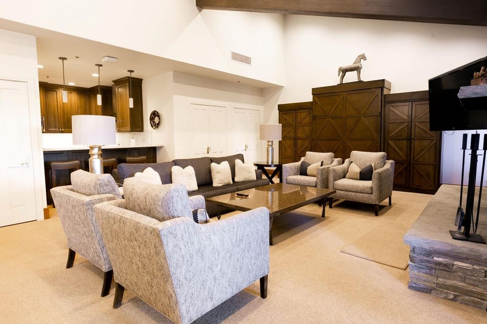 Luxury Four Bedroom Multi-Level Townhouse with Hot Tub House in Deer Valley