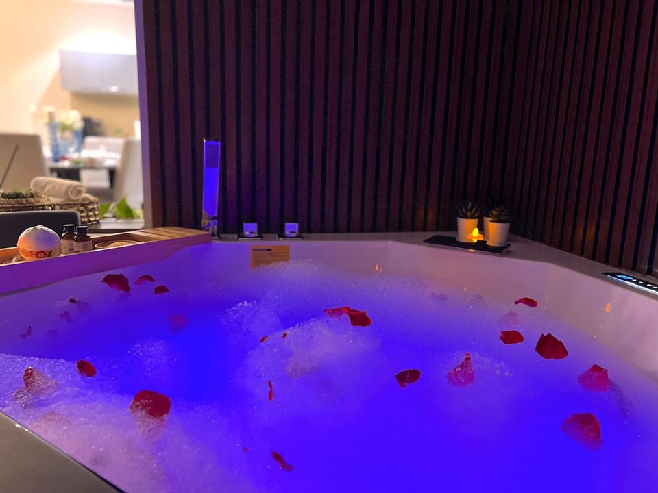 Shower, Hot Spring Bath, Hot Tub, Massage, Bath
