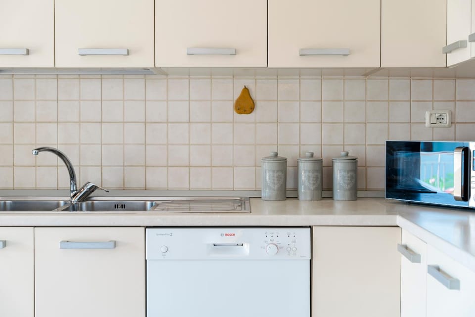 Kitchen or kitchenette, kitchen