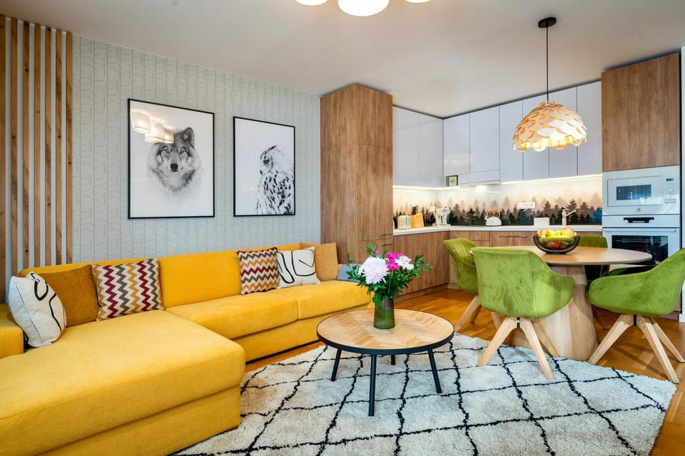 Kitchen or kitchenette, Living room, Seating area, Dining area, oven