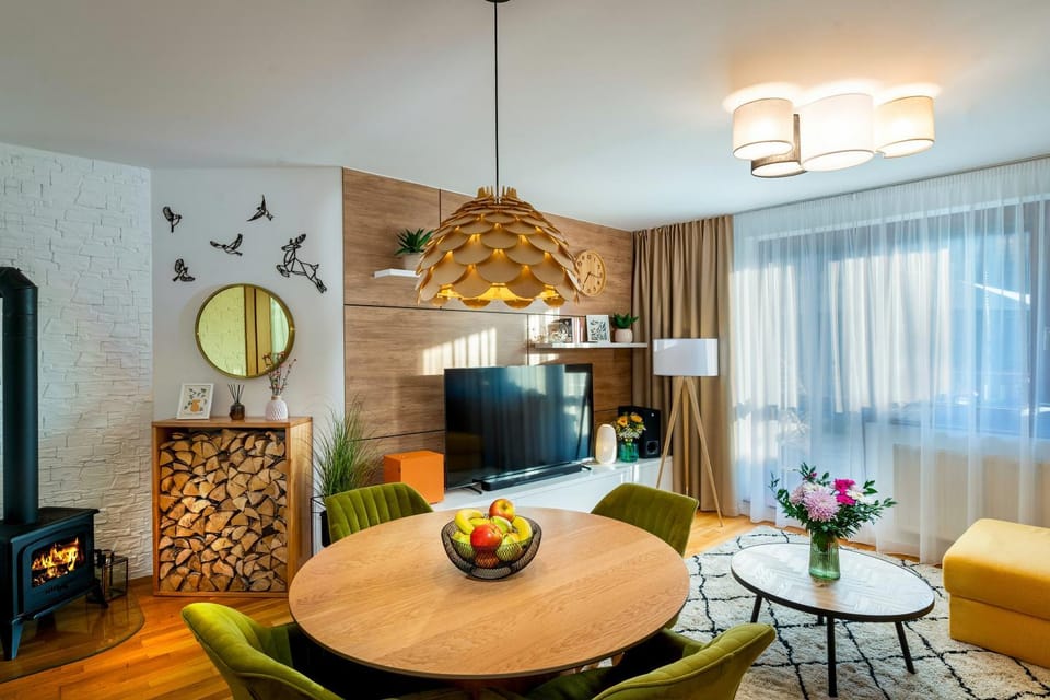 Communal lounge/ TV room, TV and multimedia, Living room, Seating area, fireplace