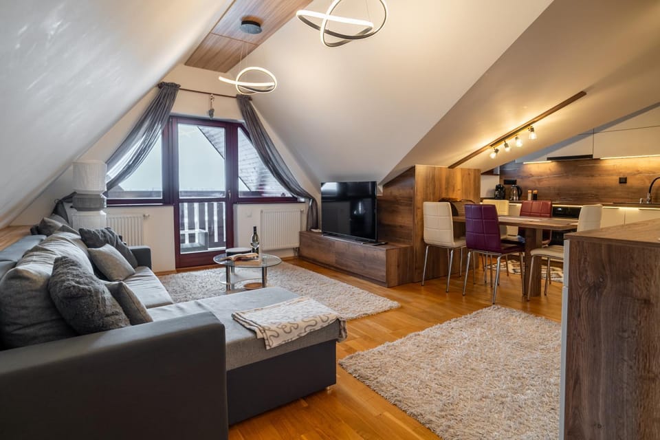 TV and multimedia, Balcony/Terrace, Living room