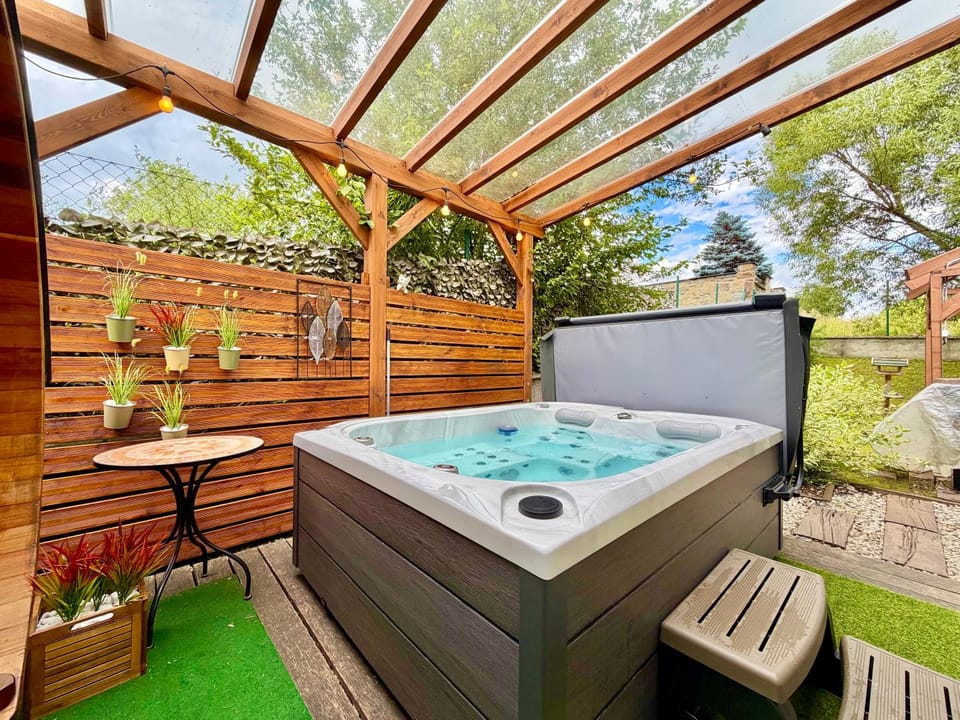 Day, Natural landscape, Hot Tub, Pool view