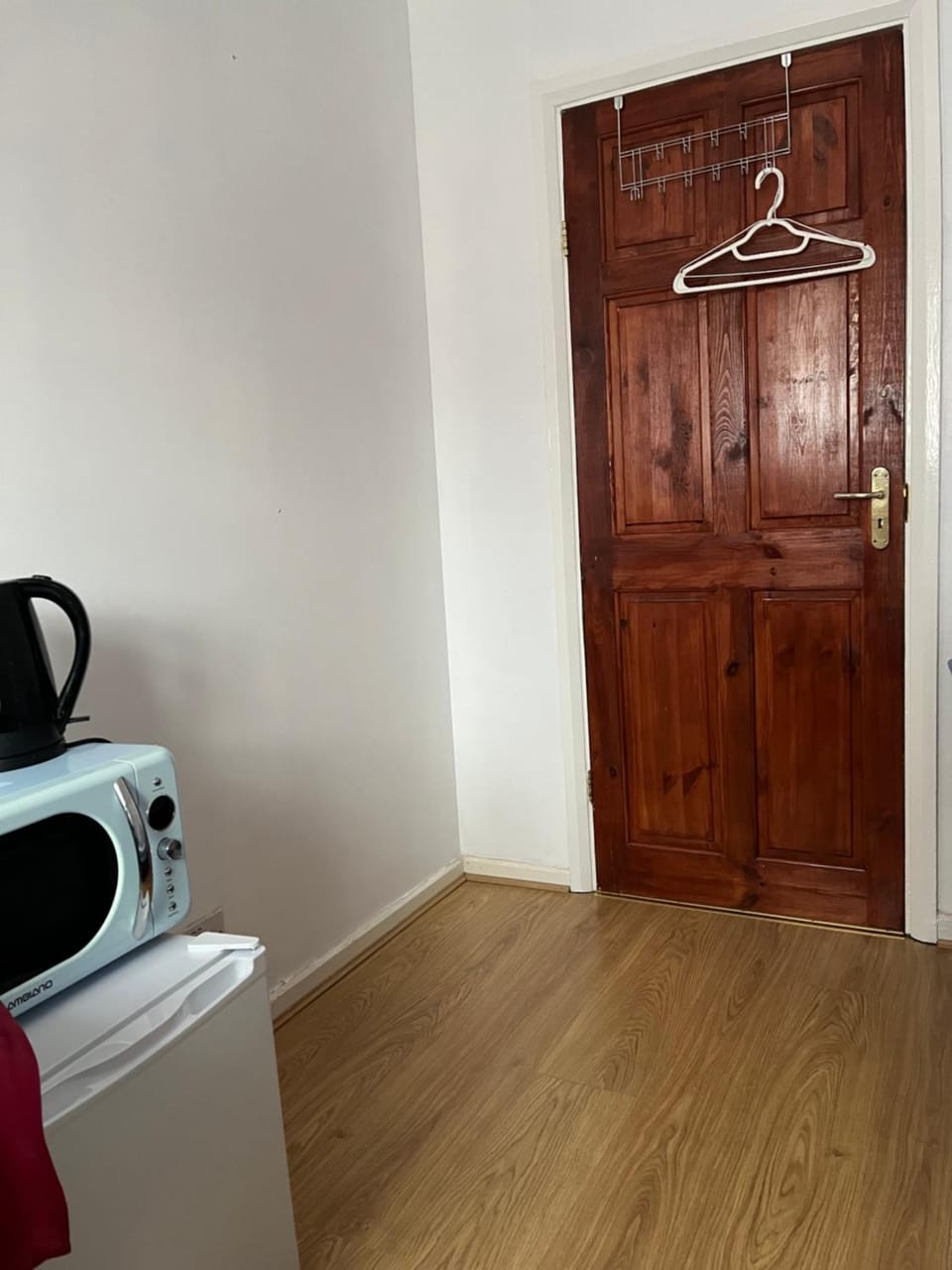 Comfortable single bedroom with free on site parking max car length 5 metres Vacation rental in Kingston upon Thames