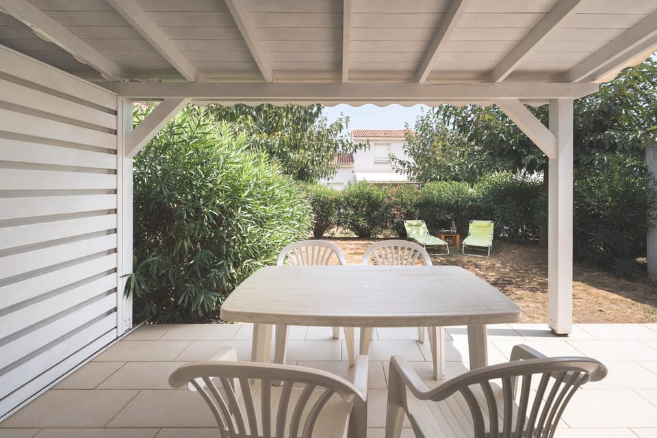 Patio, Garden, Dining area
