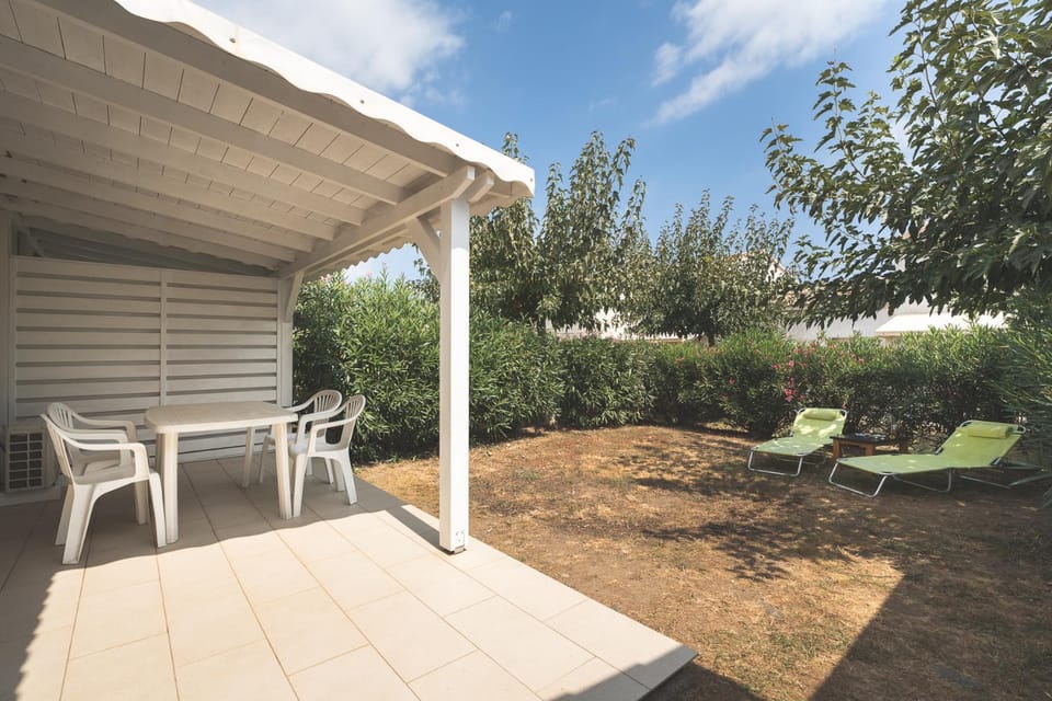 Patio, Garden, sunbed