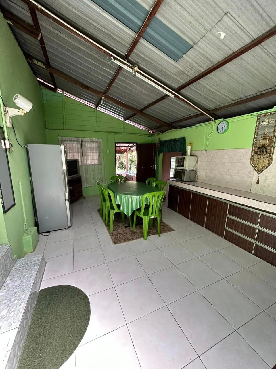 Kitchen or kitchenette, Dining area, minibar, pet friendly