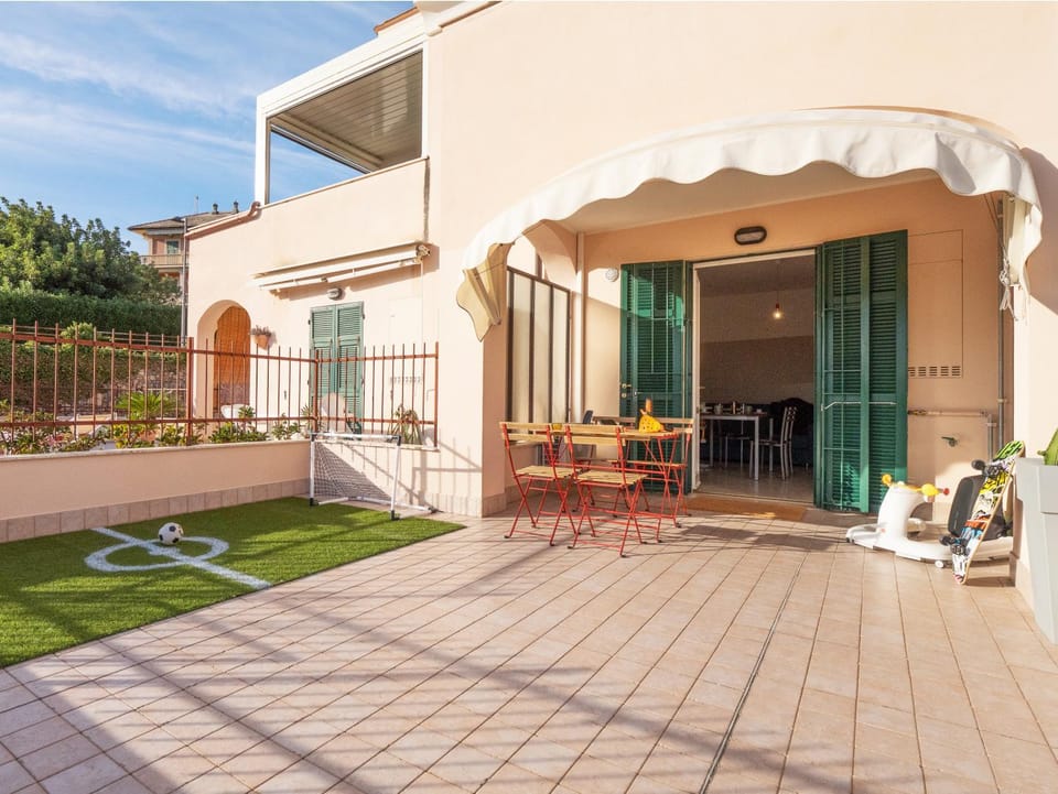 Babyaccommodation Family Garden Apartment in Borgio Verezzi