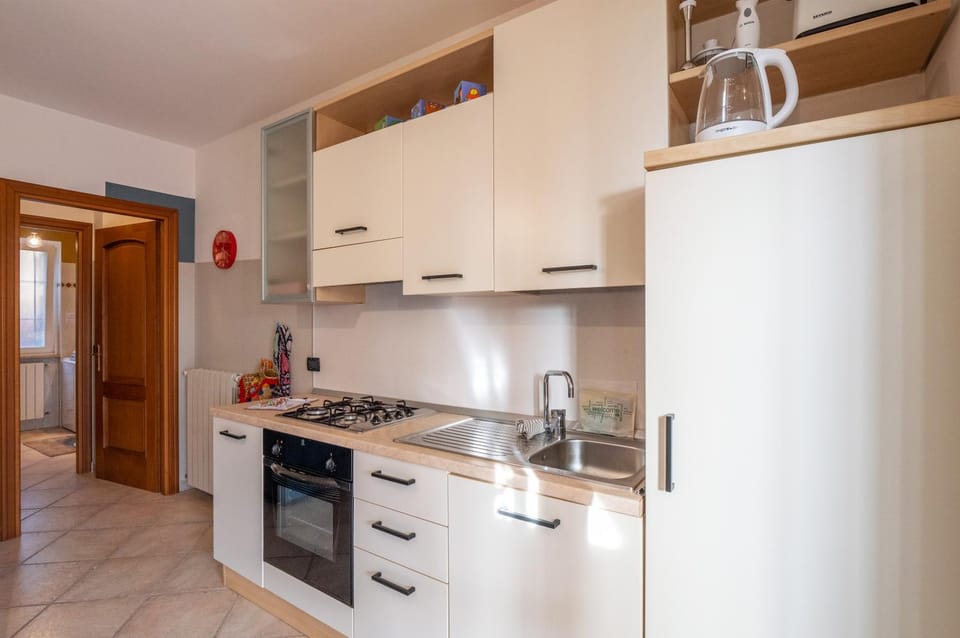 Kitchen or kitchenette, pet friendly, stove