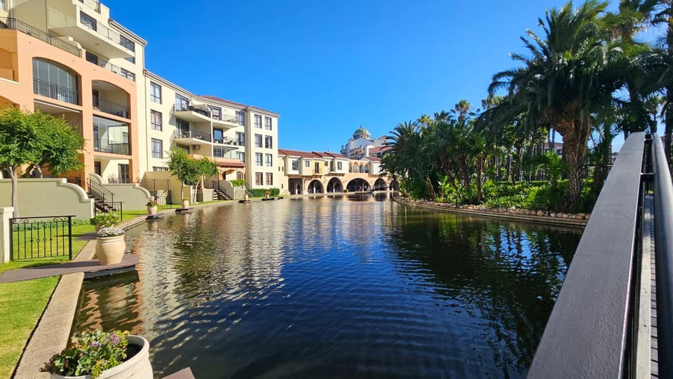 La Palmera - Island Club Canal Front Apartment in Cape Town