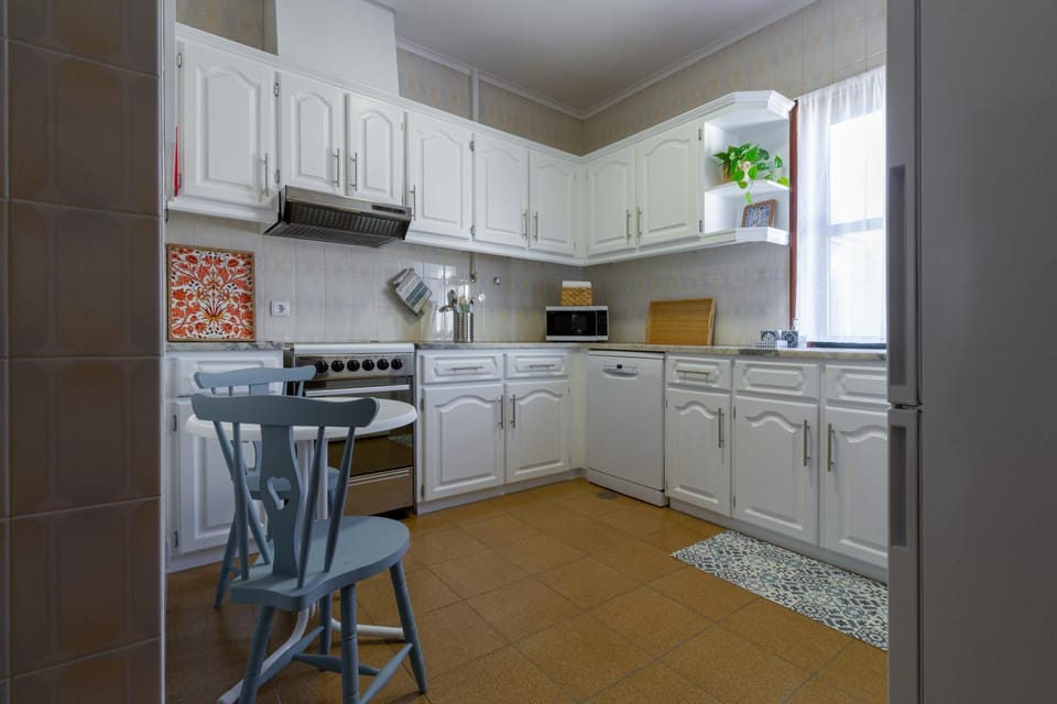 Kitchen or kitchenette, Dining area, dishwasher, minibar, pet friendly, stove, toaster