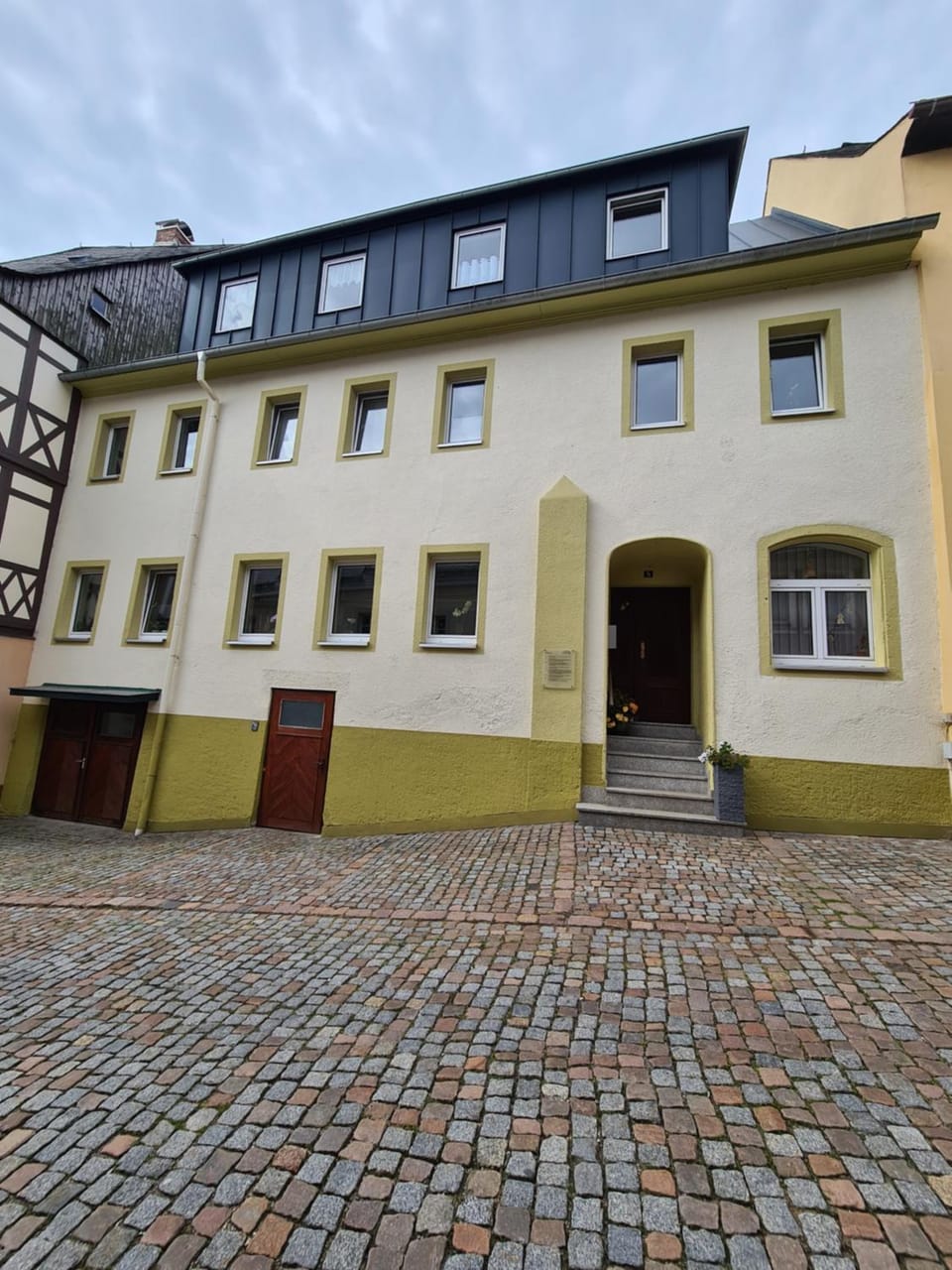 Facade/entrance