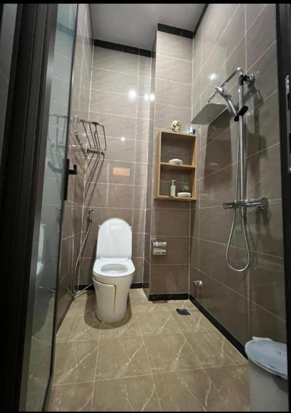 Shower, Toilet