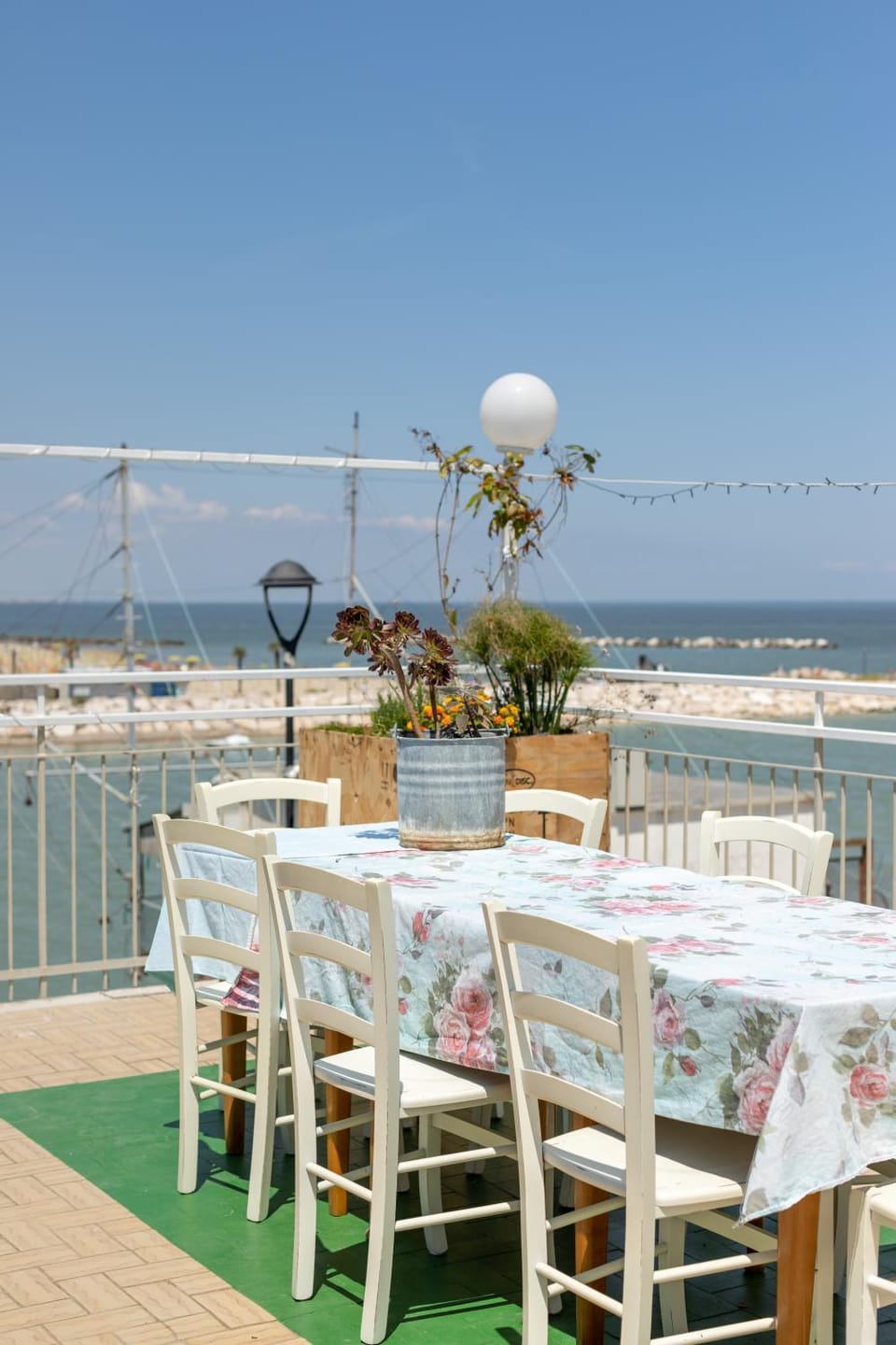 Restaurant/places to eat, Day, Natural landscape, View (from property/room), Balcony/Terrace, Beach, Sea view